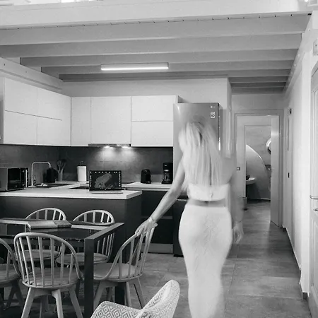 Theano Cave & Otel Imerovigli (Santorini)