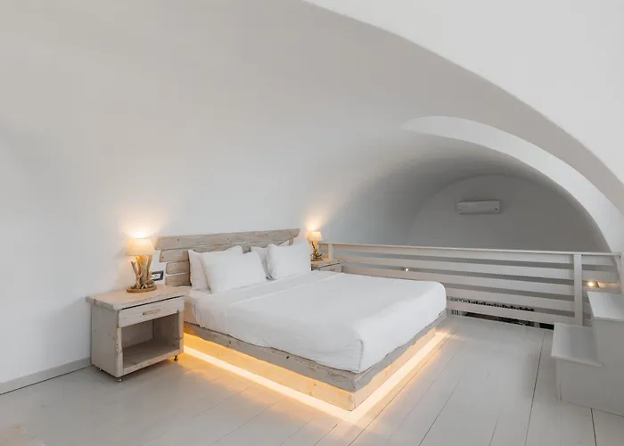 Theano Cave & אימרוביגלי