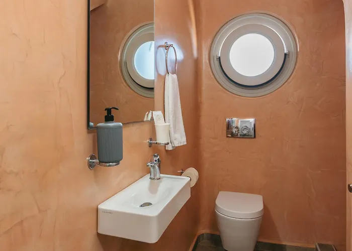 Theano Cave & מלון *