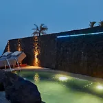 Hotel Theano Cave & *