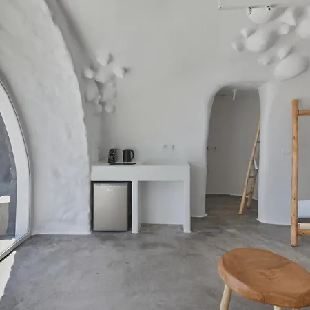 Theano Cave & Hotel Imerovigli (Santorini)