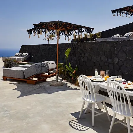 Theano Cave & Hotell *