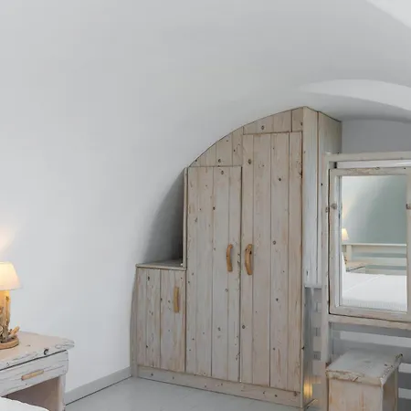 Theano Cave &