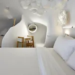 Theano Cave & Hotel Imerovigli (Santorini)