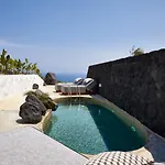 Hotel Theano Cave & *