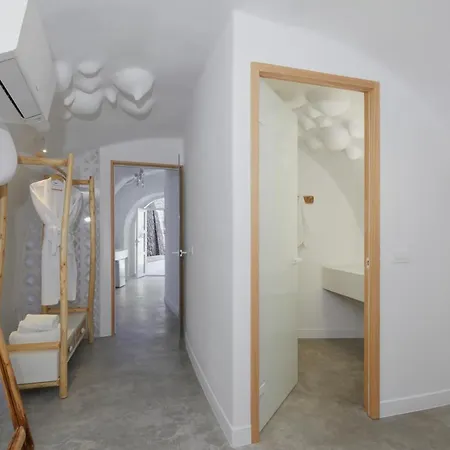 Theano Cave & Hotel