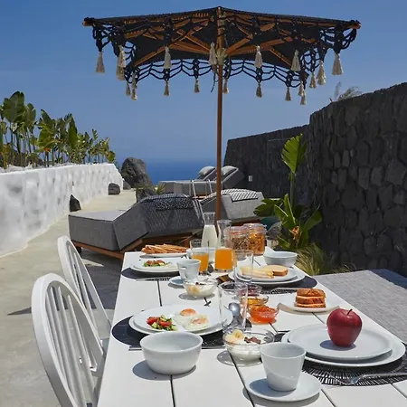 Theano Cave & Hotel Imerovigli (Santorini)