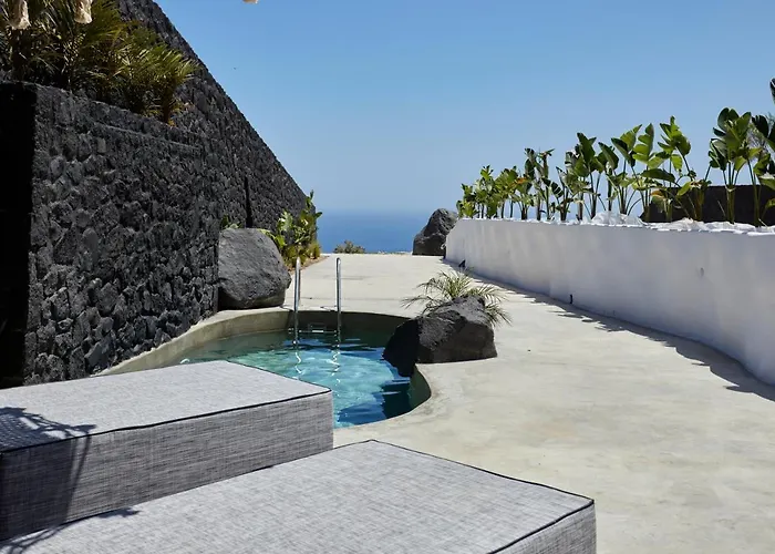 Hotel Theano Cave & *