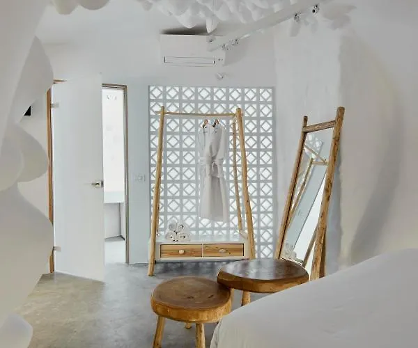 Theano Cave & Hotel Imerovigli (Santorini)