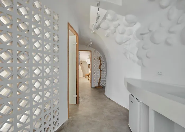 Theano Cave & Hotel *