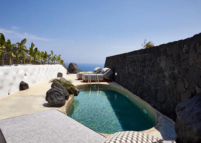 Hotel Theano Cave & *