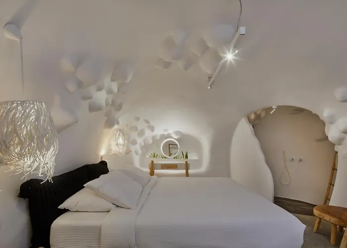 Theano Cave & Imerovigli (Santorini)