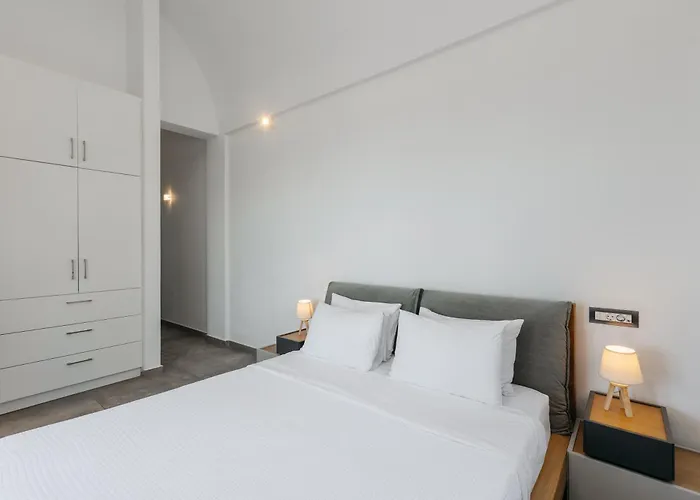 Theano Cave & * Imerovigli (Santorini)