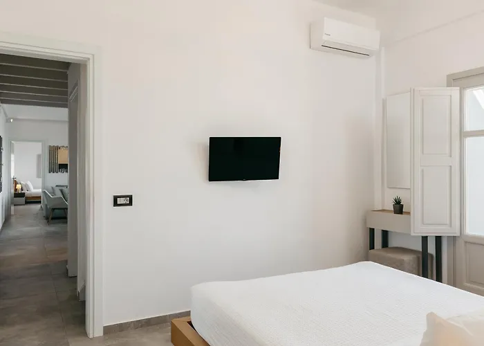 Theano Cave & Imerovigli (Santorini)