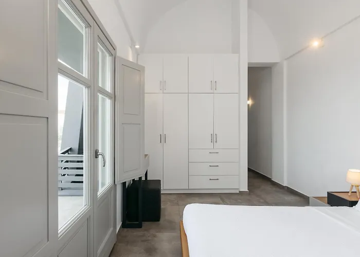 Hotel Theano Cave & *