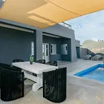Theano Cave Suites&villas *
