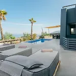 Theano Cave Suites&villas Hotel *